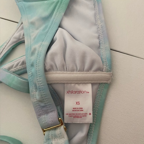 2 Extra Small Bikini Tops - Picture 4 of 7